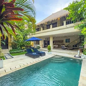  Villa Bugis Kayu Aya